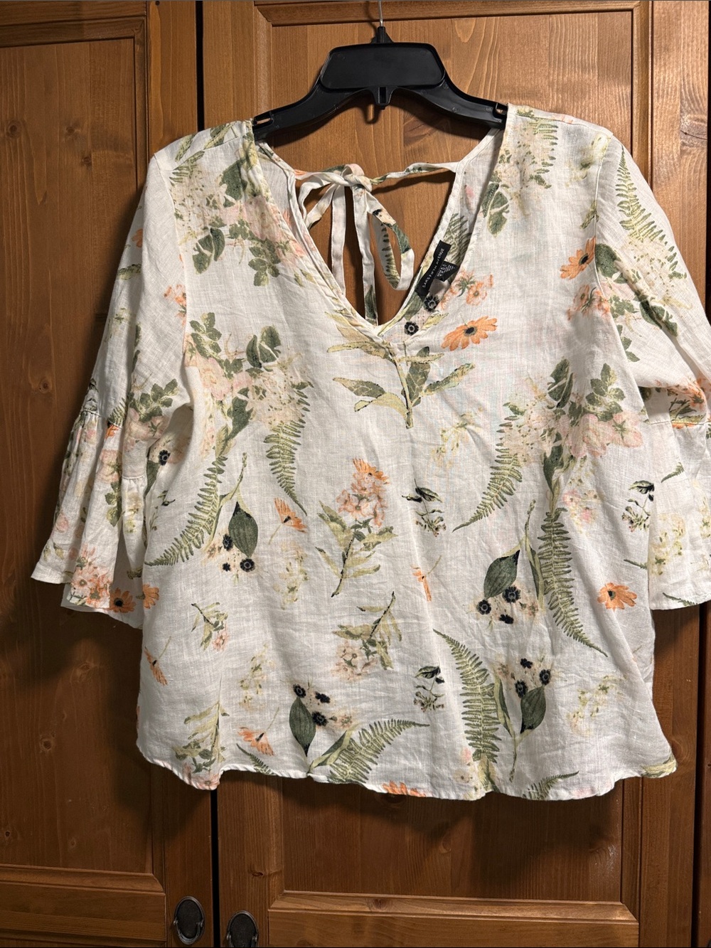 Vintage Saks Fifth Avenue linen floral tie back top, swing sleeves, white, peach